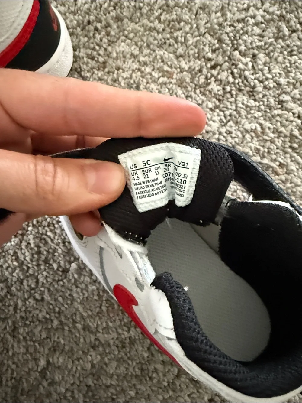 Nike Toddler Court Borough Mid 2 white/black/red size 5C